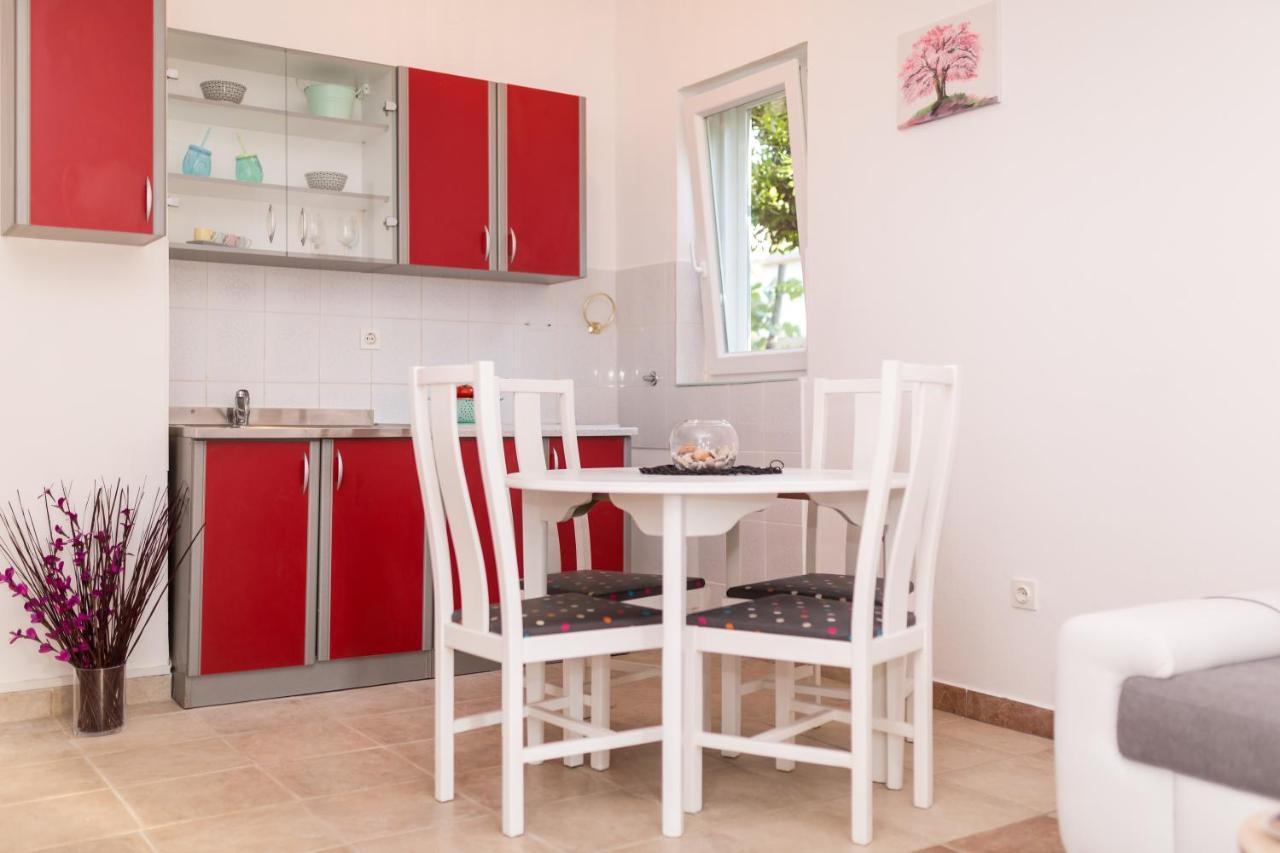 Lara - Apartment Near The Beach Vrbnik Kültér fotó