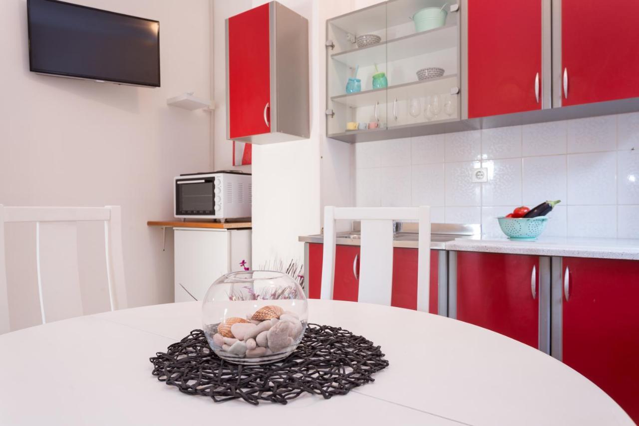 Lara - Apartment Near The Beach Vrbnik Kültér fotó